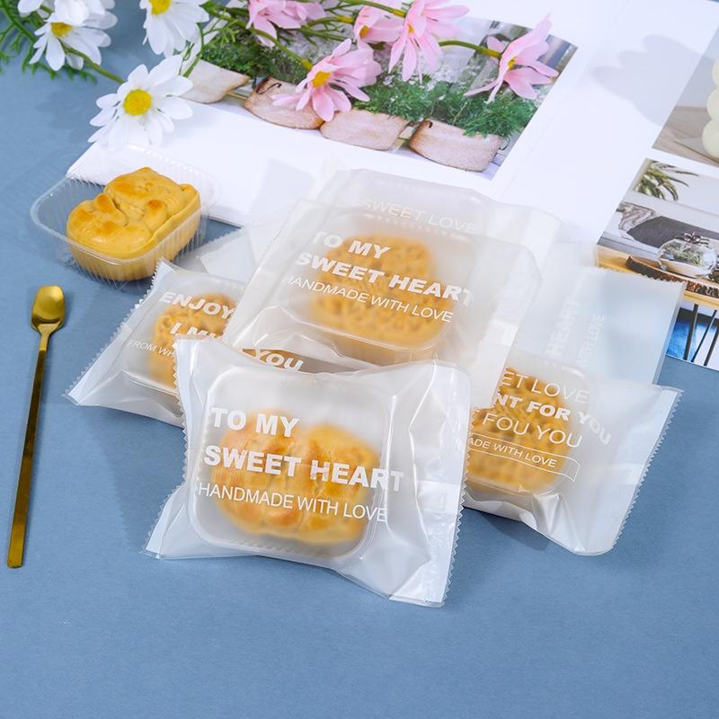 100 Túi Đựng Bánh Kẹo, Bao Bì Đựng Trà, Bánh Kẹo Họa Tiết Chữ Tiếng Anh Trắng 4 Trong 1 - VUA BAO BÌ