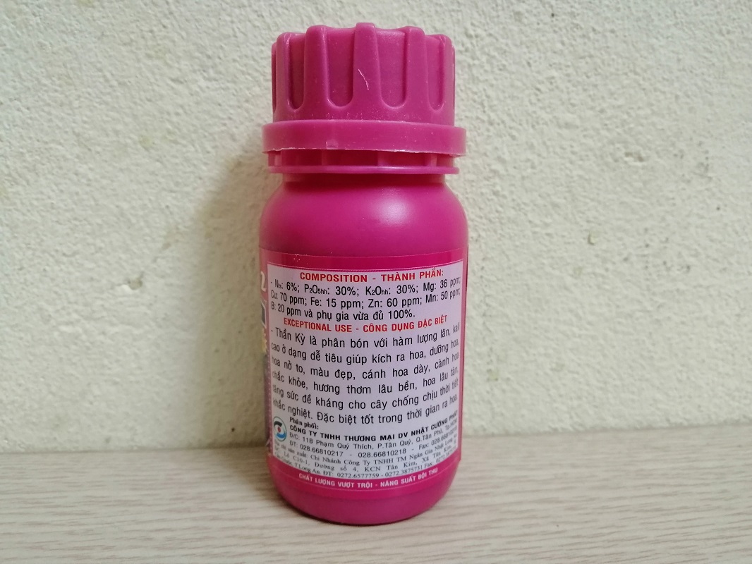 COMBO PHÂN BÓN LÁ RICHITO 20-20-20 HOA LỚN, MÀU SẮC ĐẸP LỌ 90Gr +Phân Bón Lá NPK THẦN KỲ 2, 6-30-30, KÍCH RA HOA CỰC MẠNH Lọ 90Gr