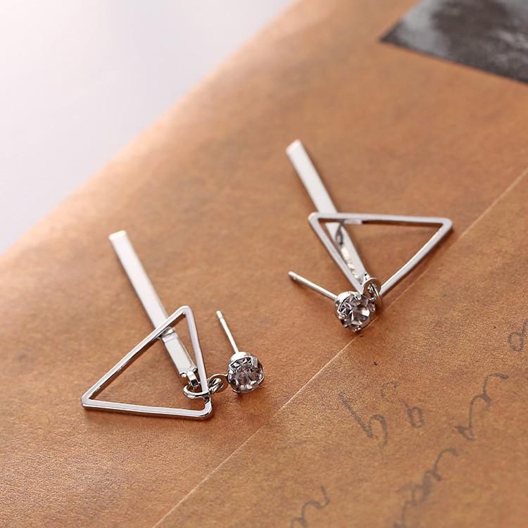 Khuyên tai tam giác hàn quốc