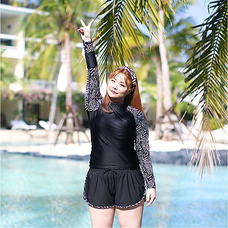 Set đồ bơi dài tay quần đùi nữ 4 mảnh đen tay sọc trắng