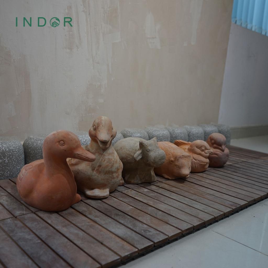 Tượng chú bò mông to chất liệu đất nung terracotta Tượng decor Noel Tượng trang trí nội ngoại thất