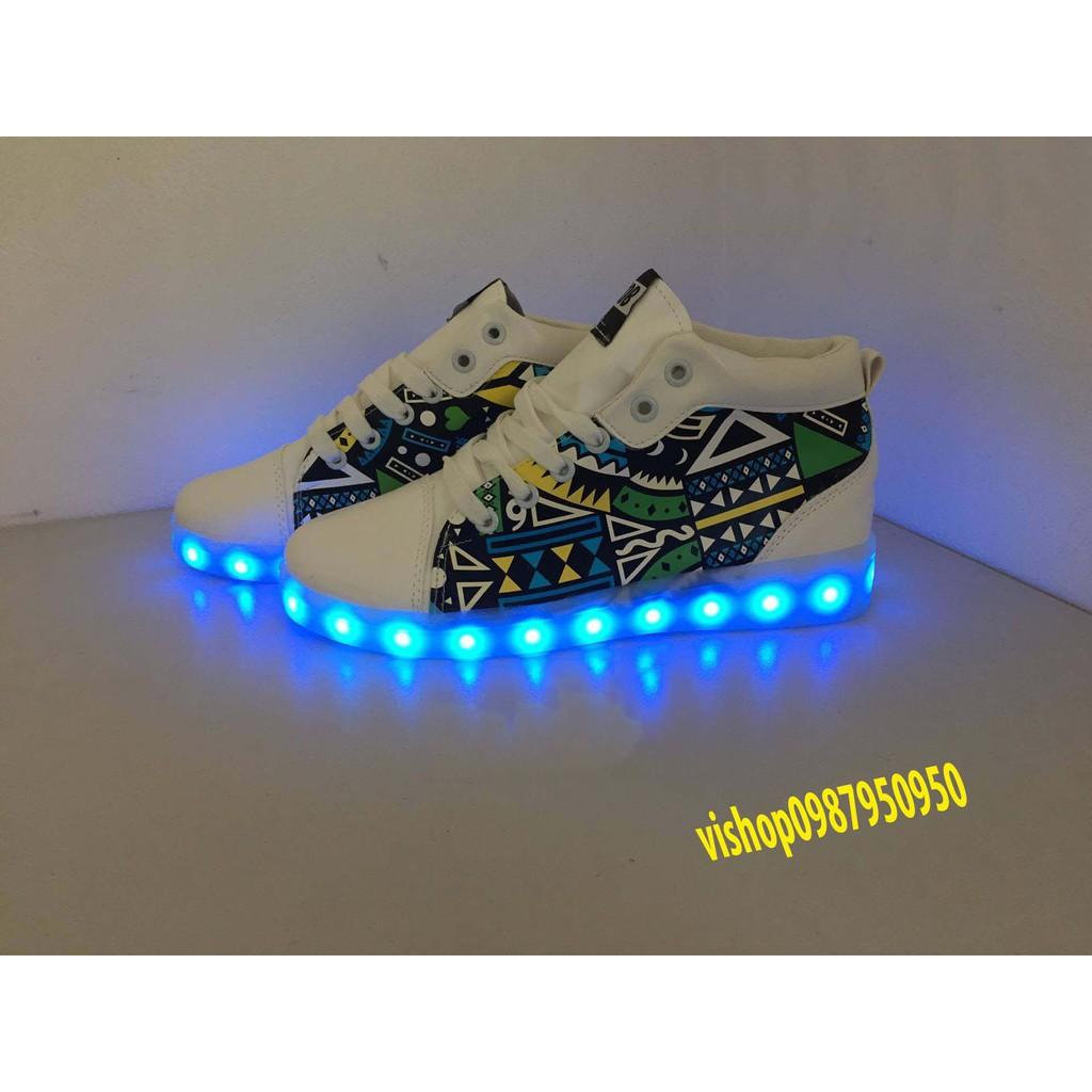 Giày phát sáng cao cổ họa tiết phát sáng 7 màu 11 chế độ tặng dây giày phát sáng (có video) mã AD26 SPG503