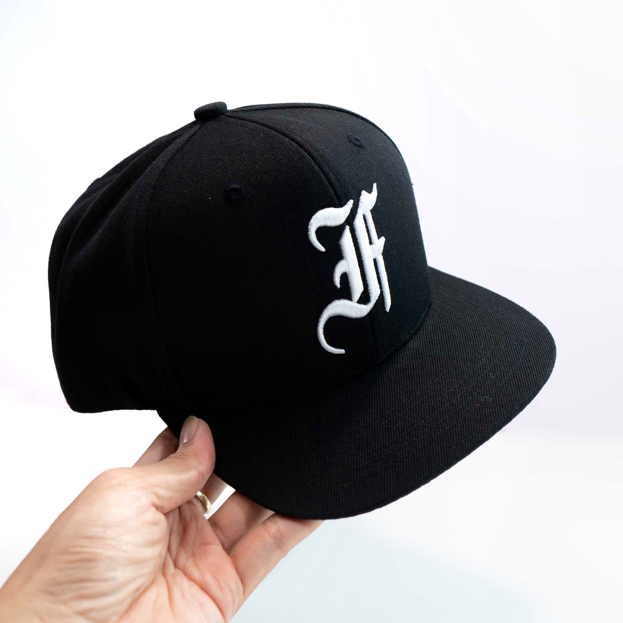 Nón snapback thêu nổi logo chữ F font chữ cổ điển chất lượng cao fom cứng đứng fom không móp méo