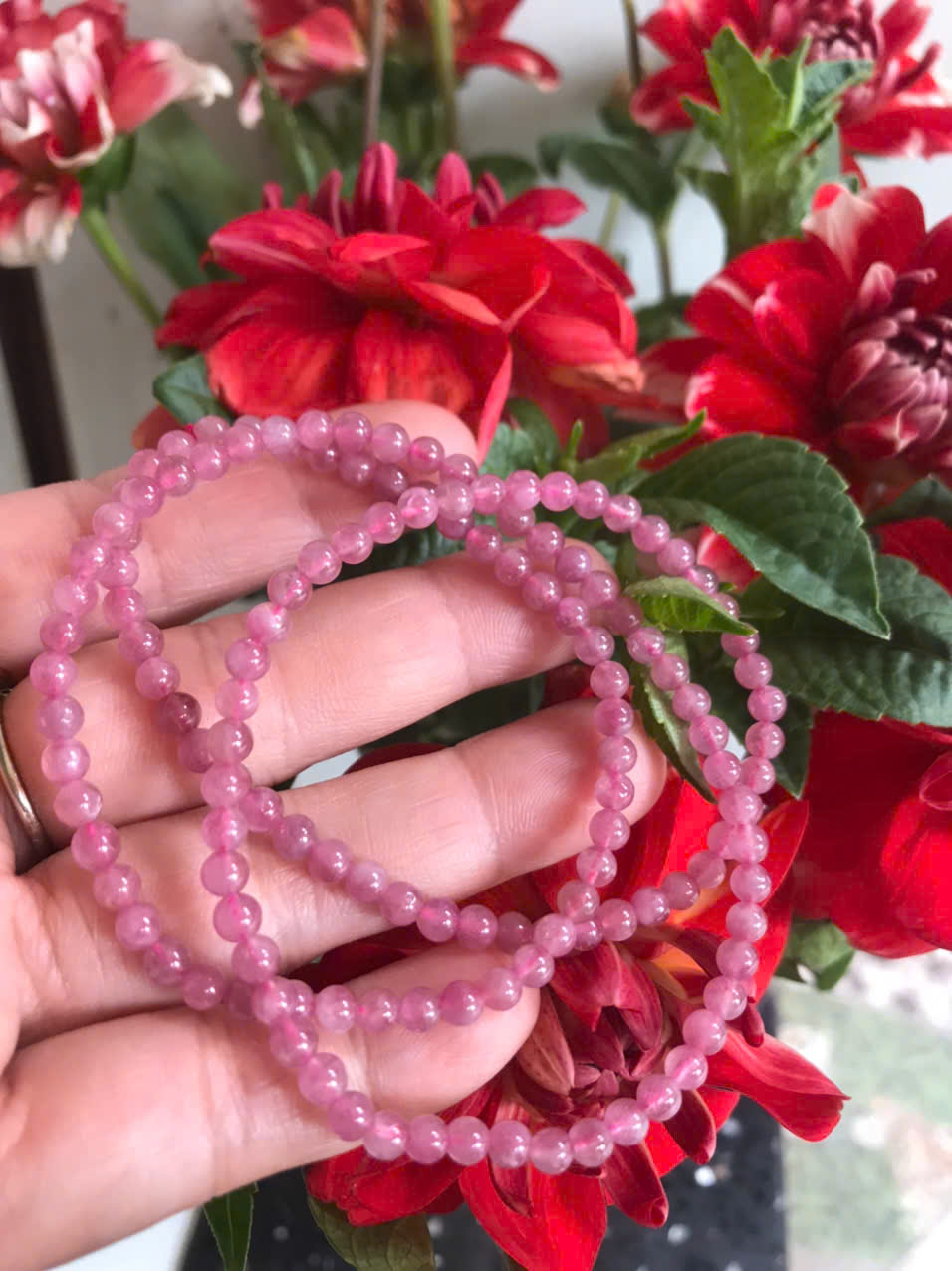 Chiếc Vòng Tay Chuỗi Quấn 3 Vòng Đá Tourmaline Hồng Tự Nhiên Đẹp Size hạt 4mm Nữ mệnh Hỏa và mệnh Thổ đeo xinh tay may mắn ạ
