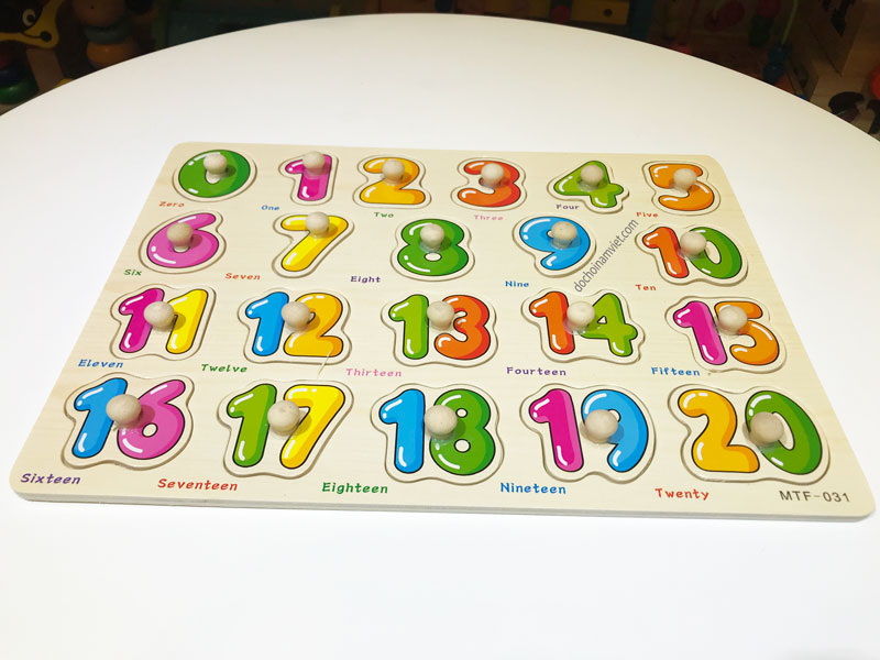 Bảng lắp ghép 20 chữ số có Tiếng Anh chốt gỗ cho bé nhận dạng