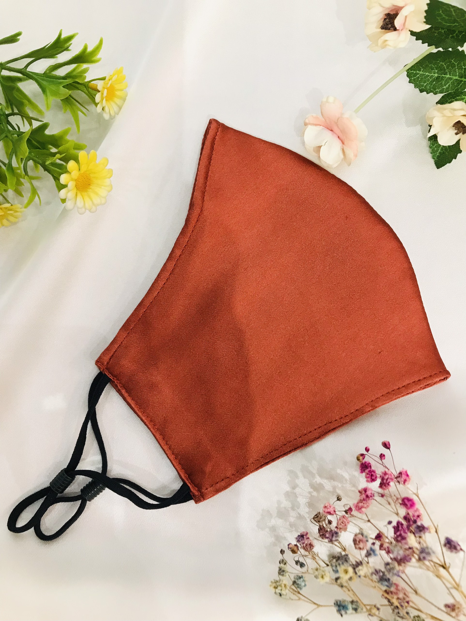 Mulberry silk facemask- Khẩu trang lụa tơ tằm tự nhiên 3 lớp unisex, gồm 2 lớp vải lụa tơ tằm (silk)+ 01 lớp bông tơ tằm