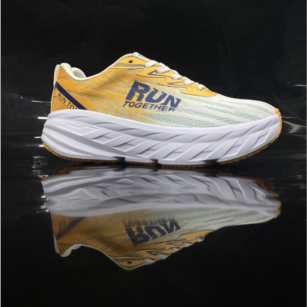 Giày thể thao chạy bộ Run Together công nghệ gắn chip thông minh - Giày sneaker màu vàng đế cao