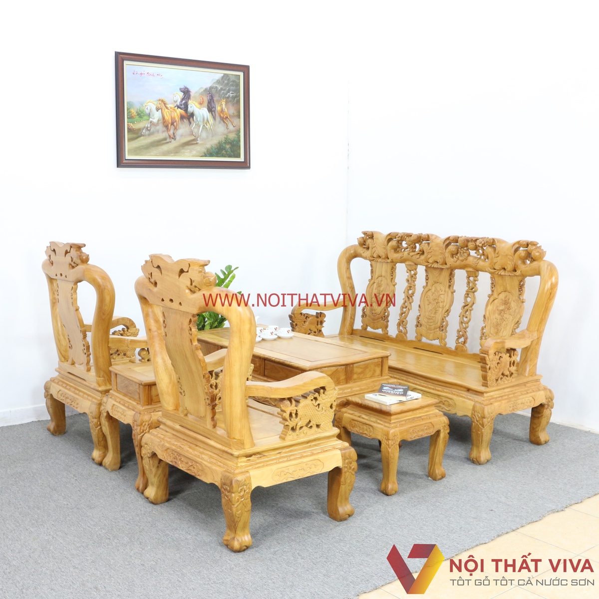 Bộ Bàn Ghế Salon Phòng Khách Gỗ Gõ Đỏ Chạm Đào Tay 10 Sơn Bóng Mờ 6 Món Cao Cấp -  Tổng thể 230 x 185cm / Bàn: 135 x 70 x 55cm / Băng dài: 185 x 65 x 116cm / Ghế: 65 x 75 x 116cm / Đôn Lớn: 48 x 68 x 55cm / Đôn nhỏ: 40 x 40 x 40cm (Dài x Rộng x Cao)