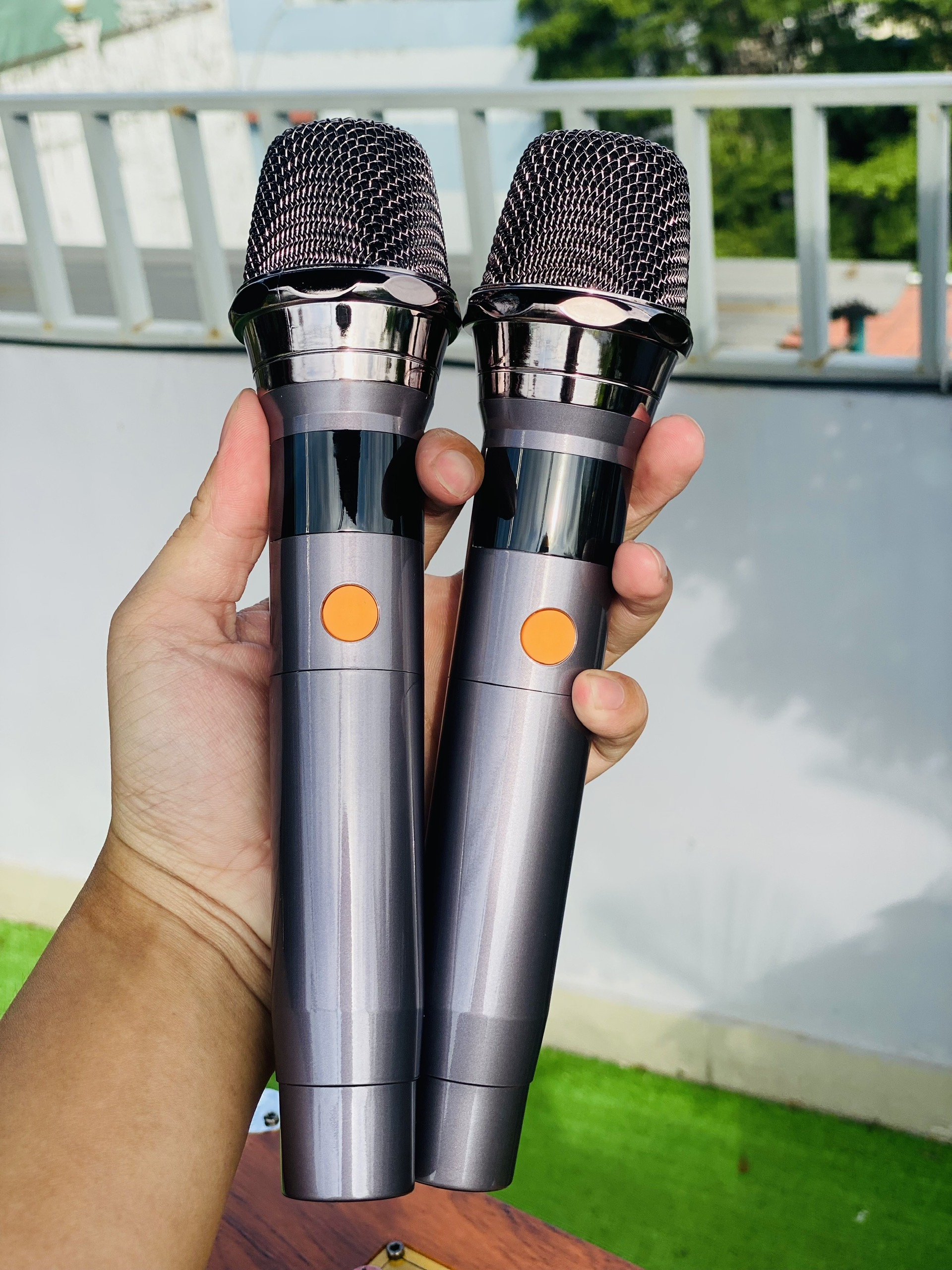 Loa Karaoke Mini MT P266 Bass đôi 17 Công Suất 250w Kết Nối Bluetooth, Hát Cực Hay Kèm 2 Micro Không Dây Hút Tiếng Hát Nhẹ Bảo  Hàng Nhập Khẩu