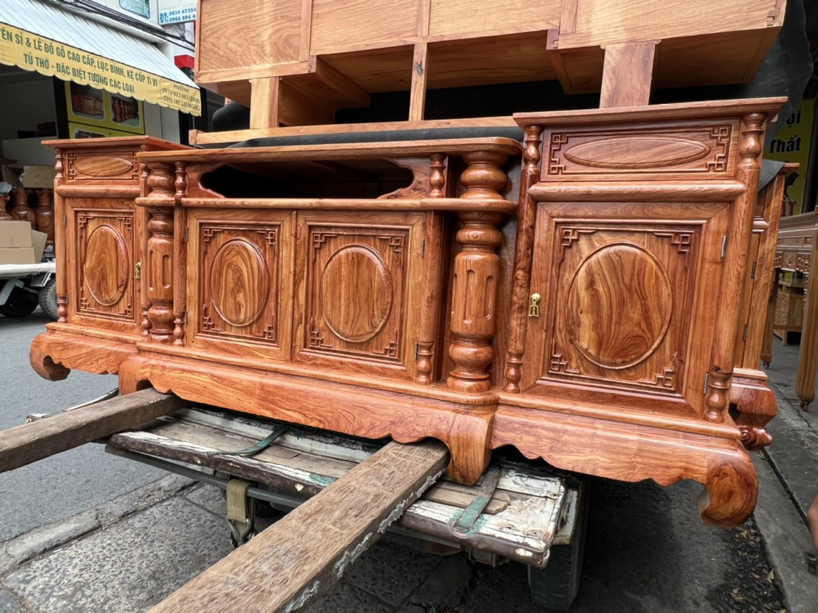 Kệ tivi gỗ hương đá chạm khắc hoa văn tinh xảo 2M2