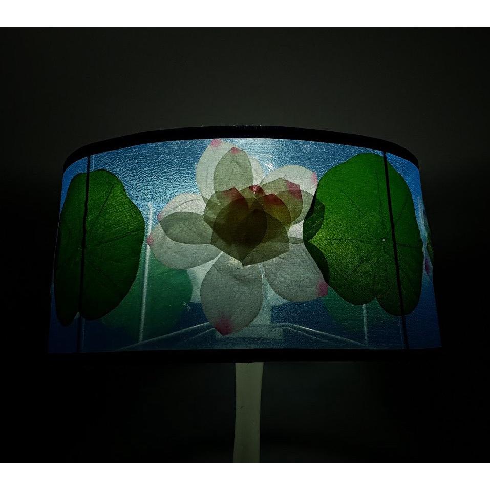 Đèn bàn gỗ hồ sen, Đèn bàn gỗ Gỗ tự nhiên, vải voan xốp, hoa lụa