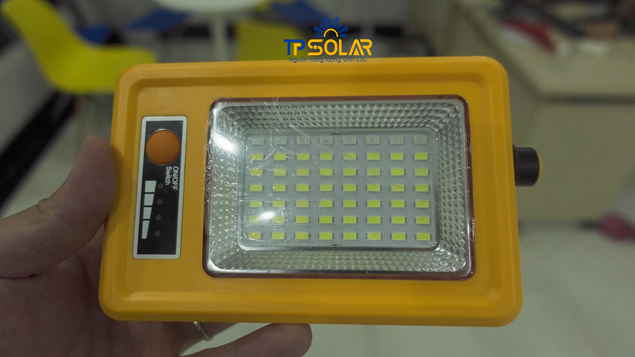 Đèn Cầm Tay Đa Năng Năng Lượng Mặt Trời TP Solar TP-X30N Công Suất 30W Sạc Pin Cho Điện Thoại, Chống Nước
