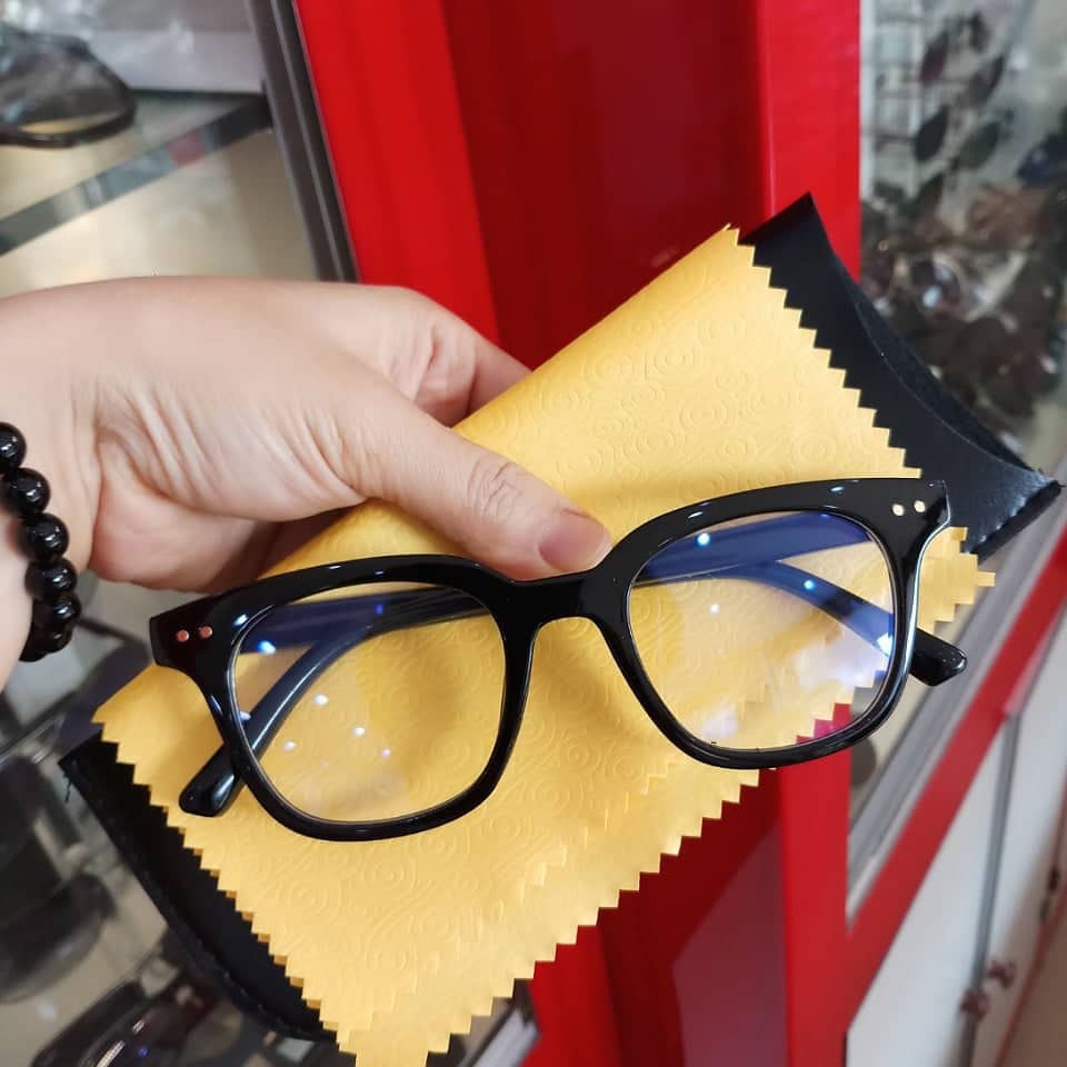 Mắt Kính Nam Nữ Dáng Vuông Chữ V Chất Đẹp