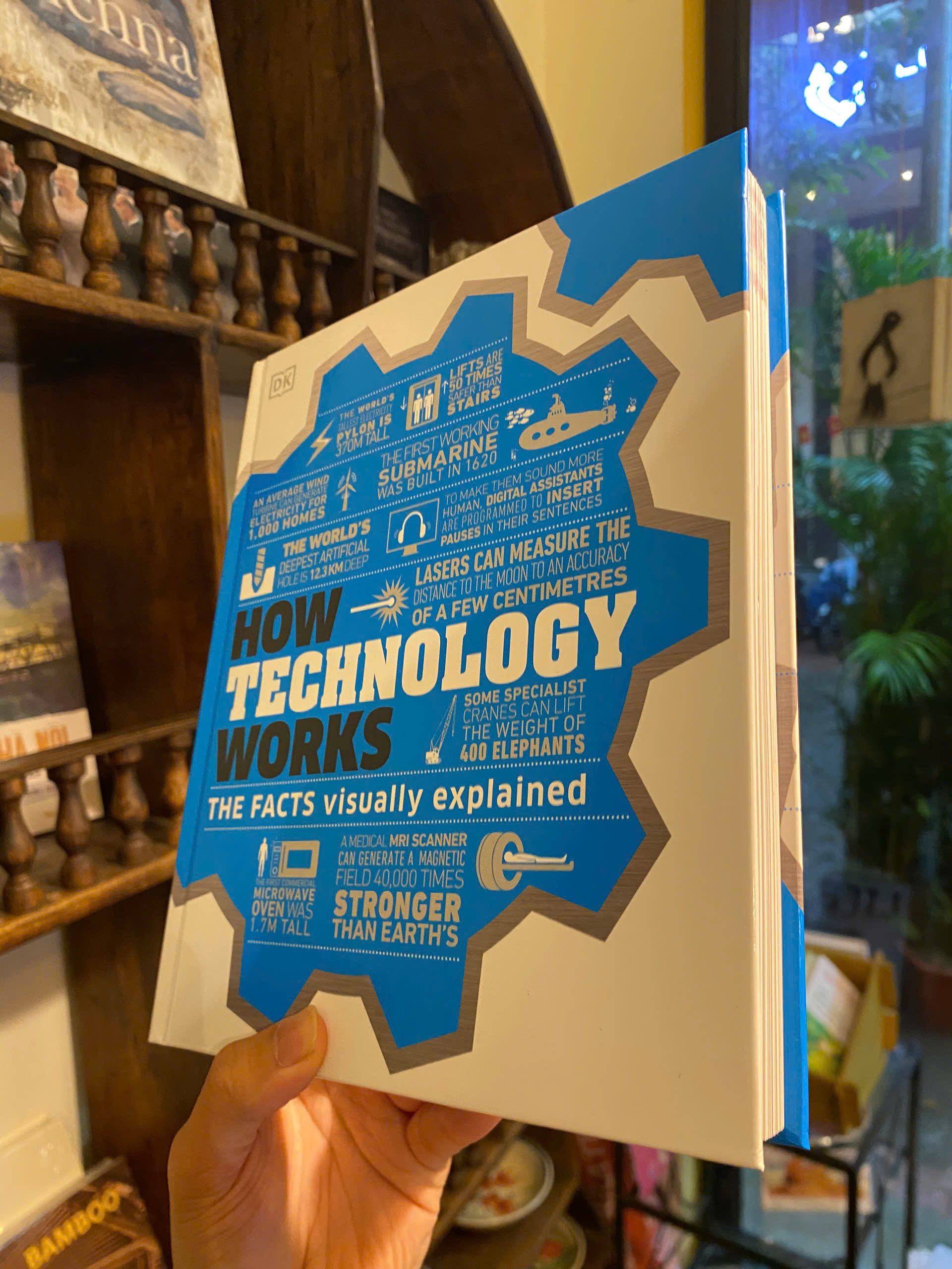 Sách - How Technology Works - DK Book | Science &amp; Technology English Book / Ngoại văn Nhập khẩu