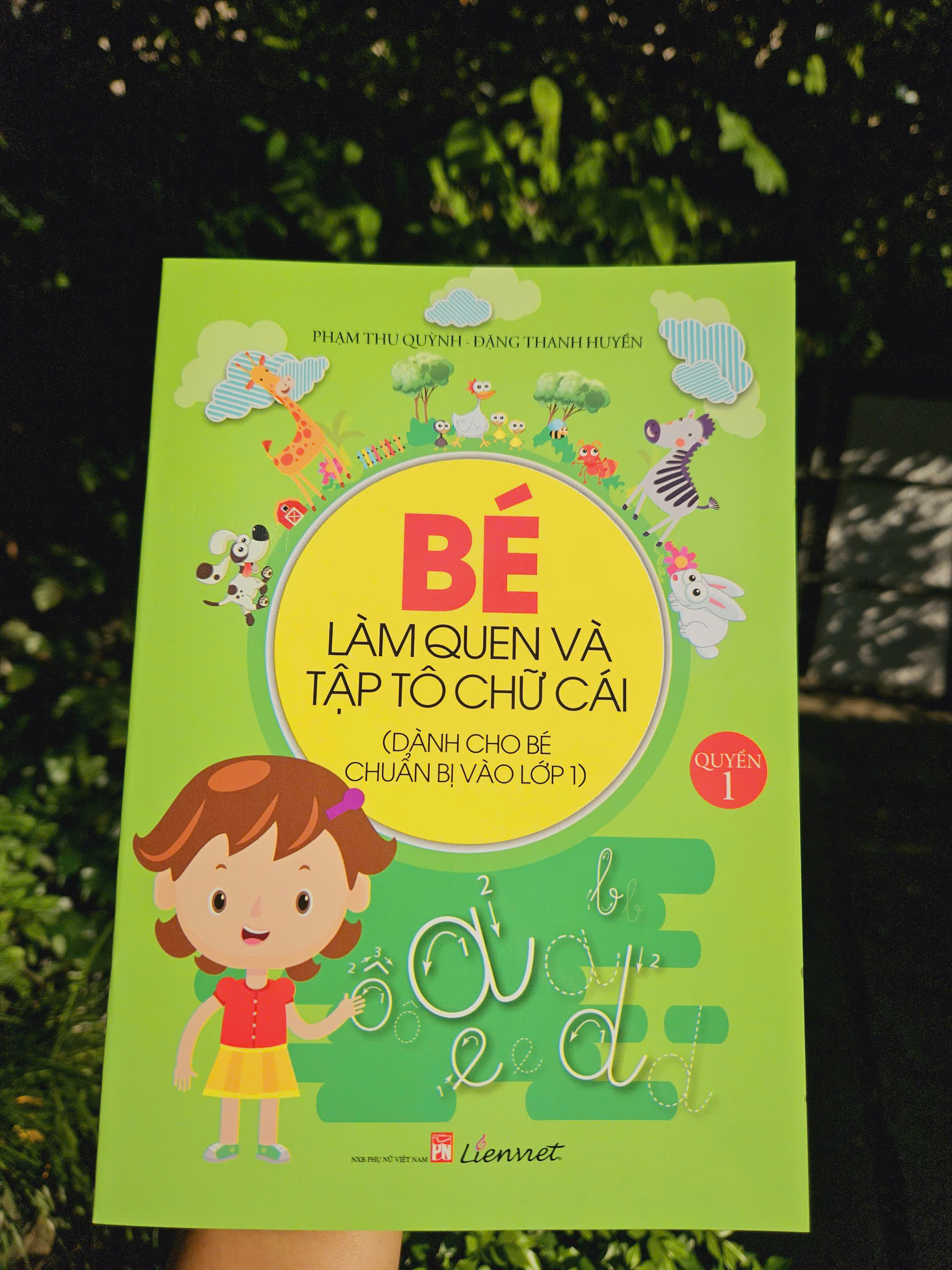 Bộ sách 4 cuốn: Bé làm quen và tập tô chữ cái, chữ số (Dành cho bé chuẩn bị vào lớp 1)