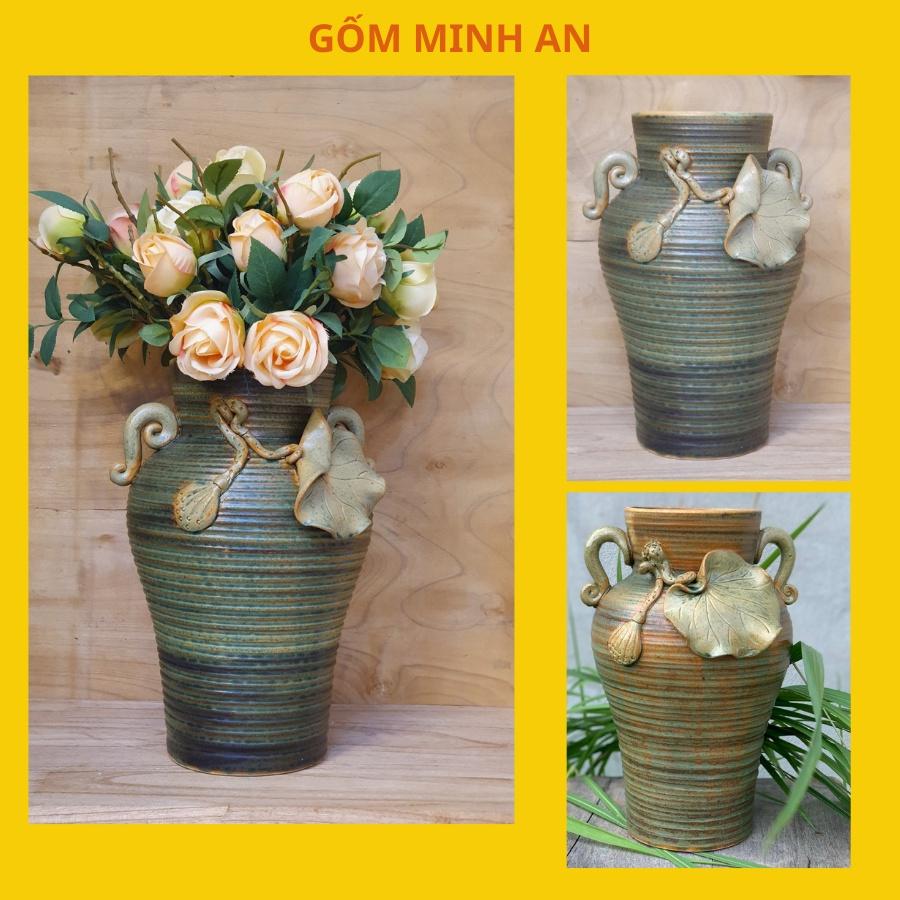 Bình hoa lọ hoa dáng cao miệng rộng đắp nổi hoa sen gốm Minh An Bát Tràng cao 30cm