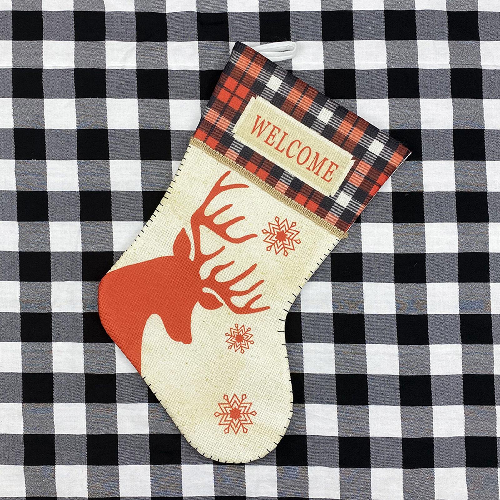 2 cái túi đựng kẹo hình chiếc tất trang trí giáng sinh