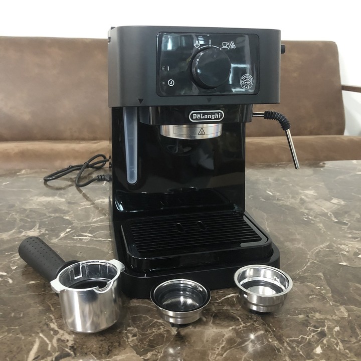 Máy pha cà phê Espresso nhãn hiệu Delonghi EC235.BK công suất 1100 (W) với dung tích 1 lít  Áp suất 15 bar - HÀNG NHẬP KHẨU