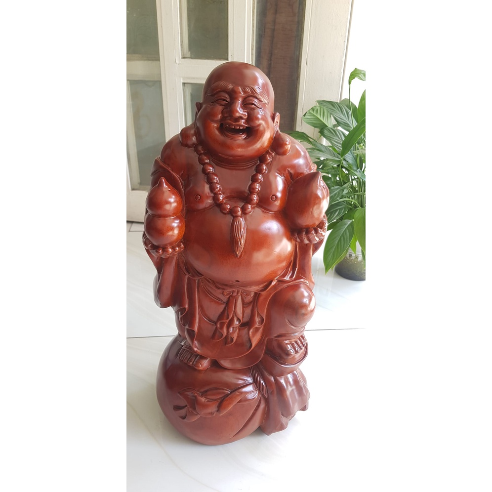 Tượng Di Lặc Đứng bao tiền to tay cầm hồ lô và quả đào cười tươi vui vẻ Cao 50cm x ngang 22cm x Sâu 19cm chất liệu gỗ gõ mật Anh Chị trưng phòng khách nhà, công ty, Cửa Hàng, trên bàn thờ Thần Tài đẹp may mắn, vui vẻ tài Lộc cả năm nhe ạ