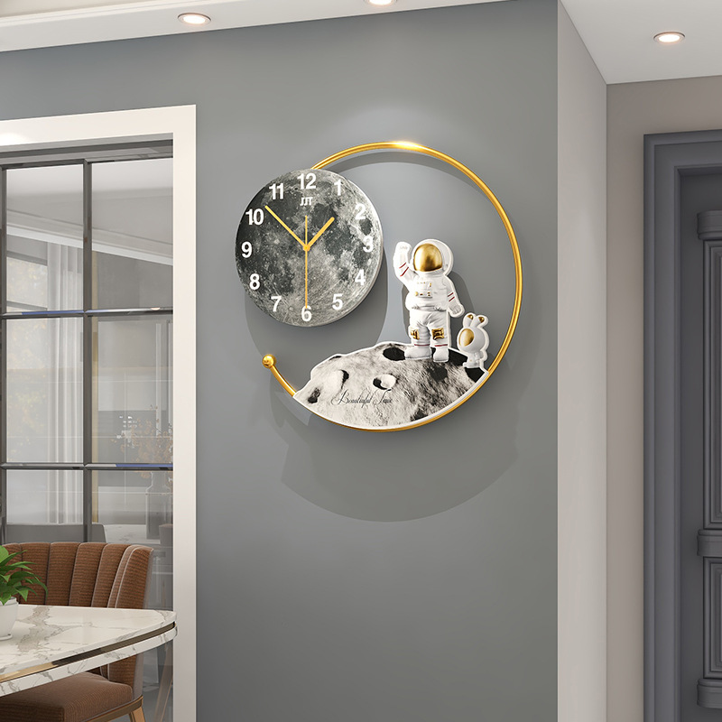 Đồng hồ treo tường hiện đại phi hành gia - Đồng hồ treo tường cao cấp sang trọng - Mã DH39