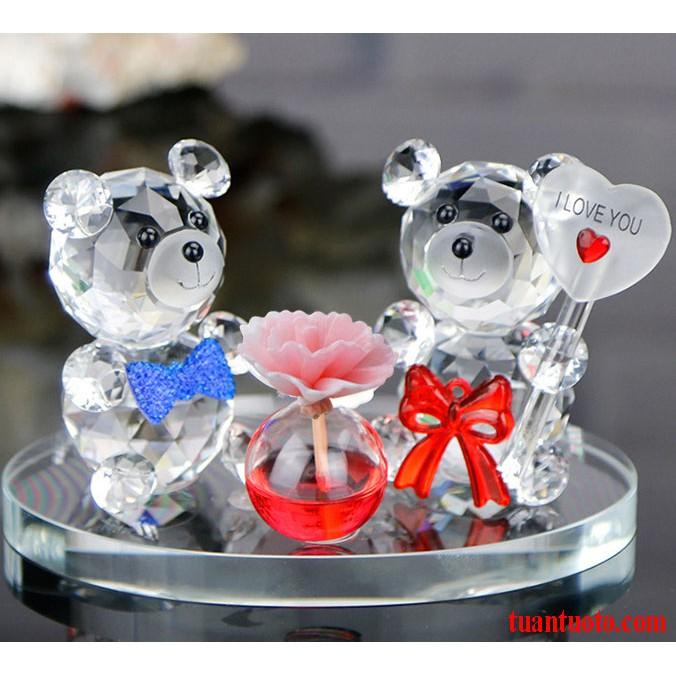 Cặp gấu pha lê và nước hoa xe ô tô