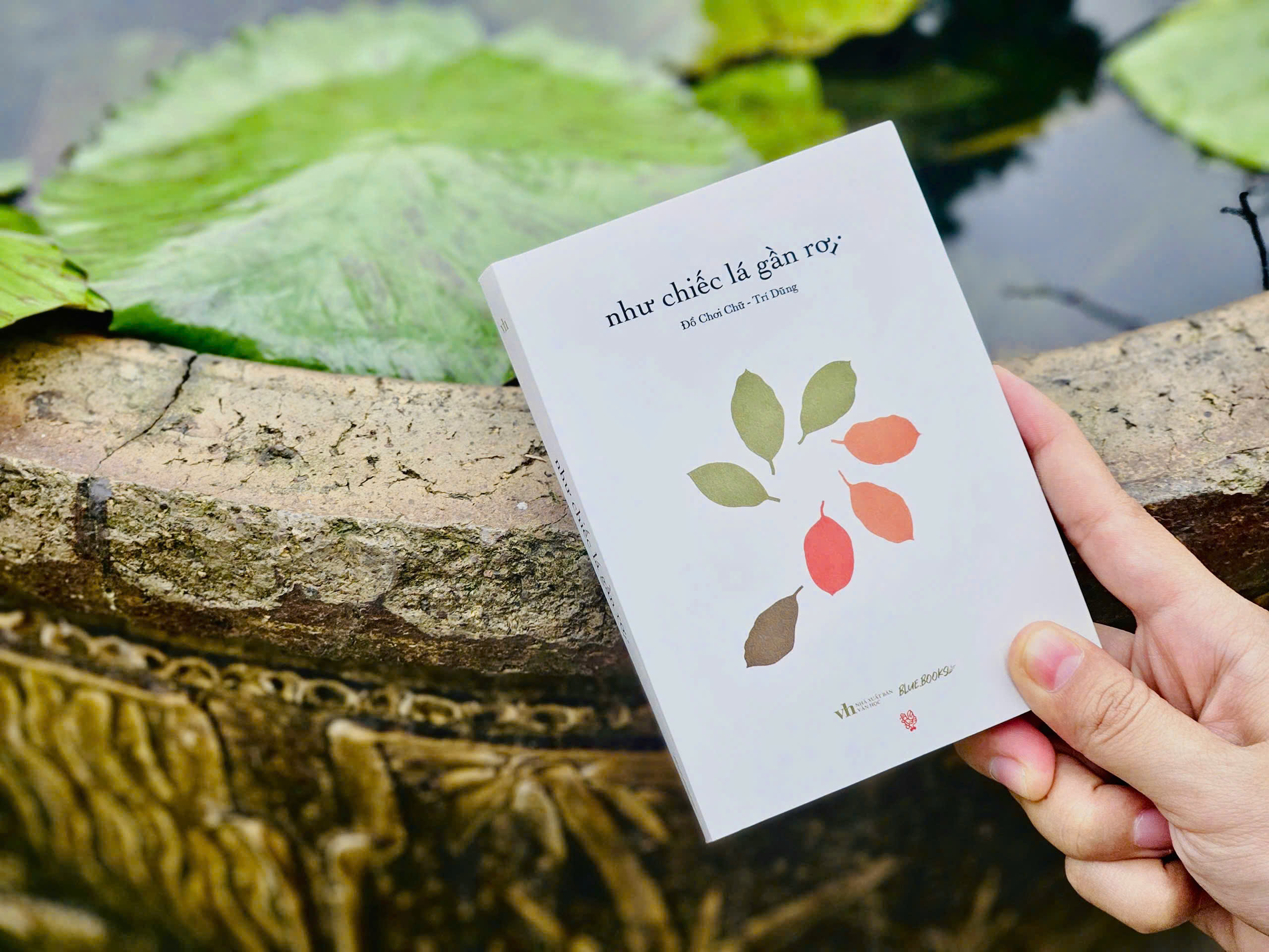 Sách Như Chiếc Lá Gần Rơi