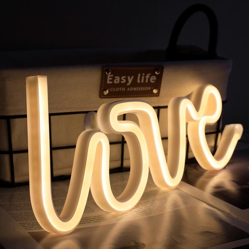 Đèn led chữ LOVE decor phong cách