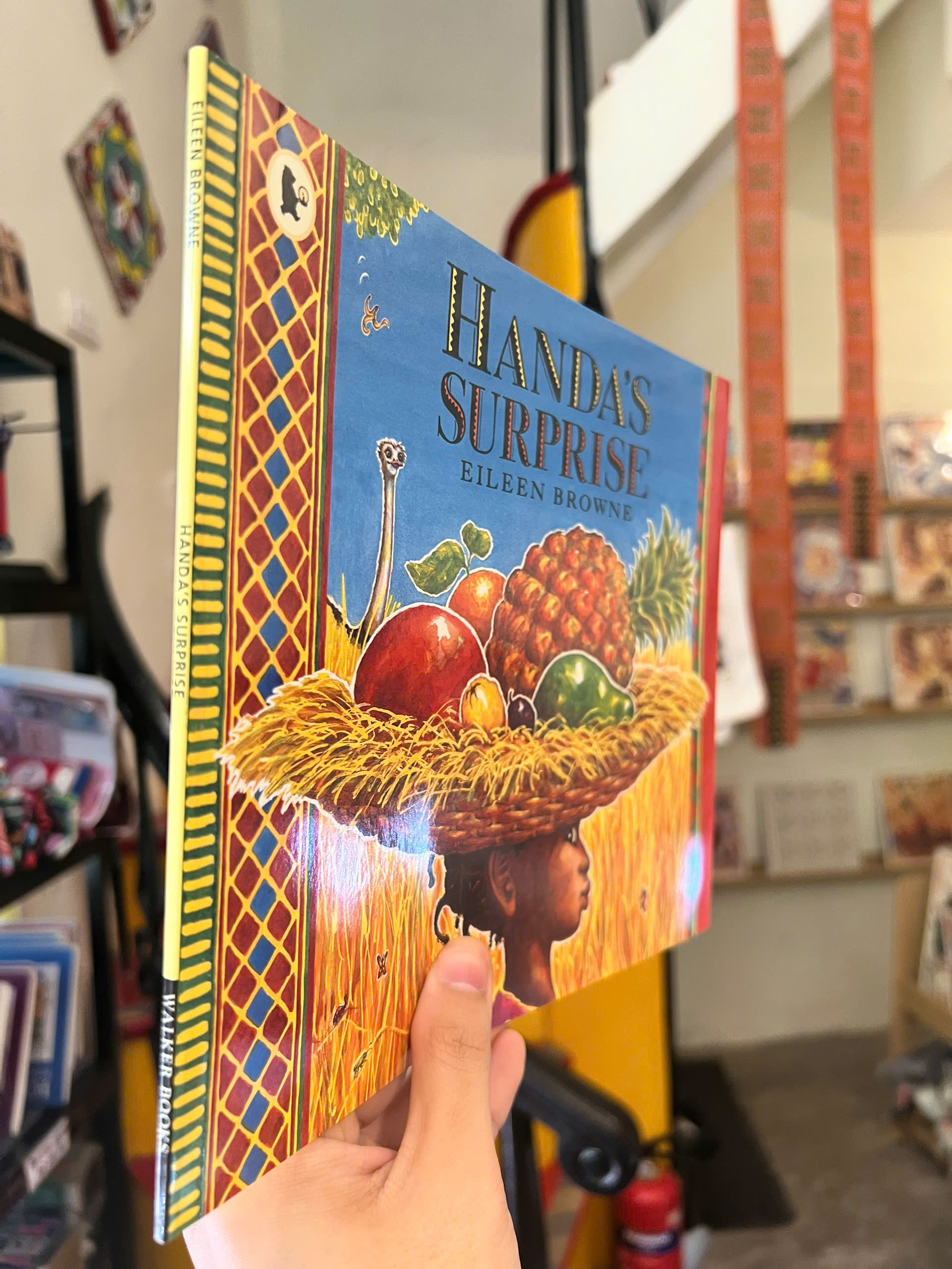 Sách - Handa's Surprise by Browne Eileen | Childrens Picture Book / Ngoại văn Thiếu nhi Nhập khẩu UK