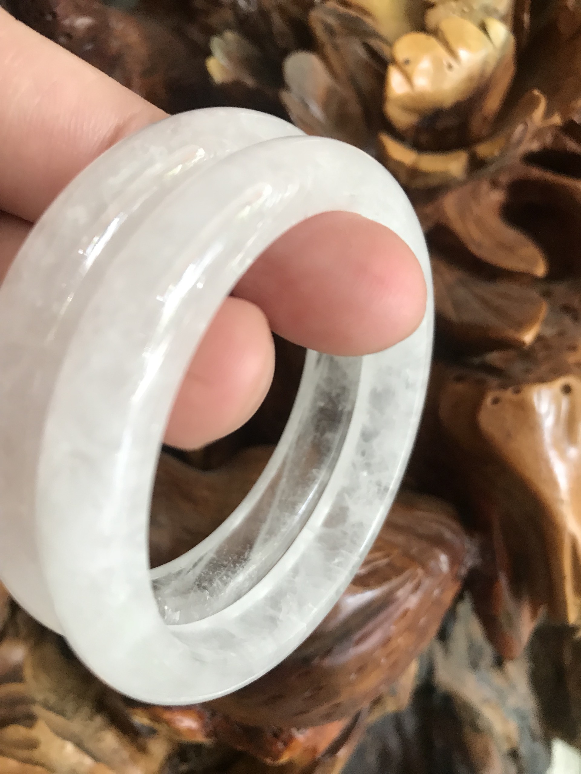 Vòng Thạch Anh Trắng Tự Nhiên Bản Hẹ Mới đẹp Ni 52mm Cao 10mm Dầy 7mm Màu trắng trong bóng đẹp Nữ mệnh Kim mệnh Thủy tay nhỏ đeo 45kg - 52 kg ạ