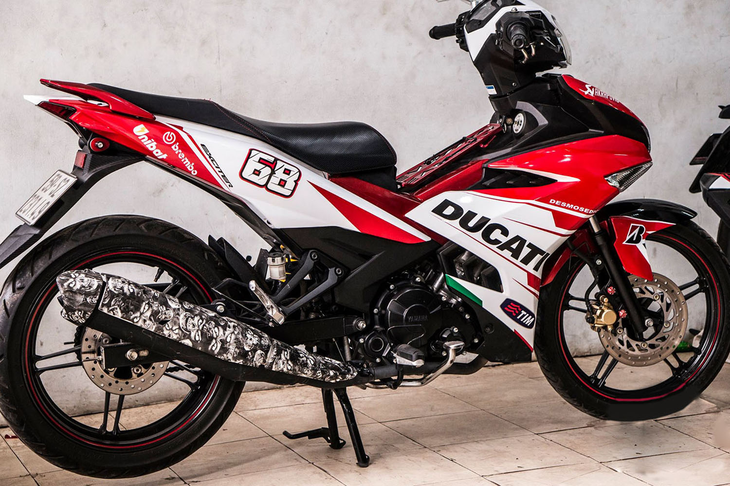 Tem trùm Exciter 150 White Ducati