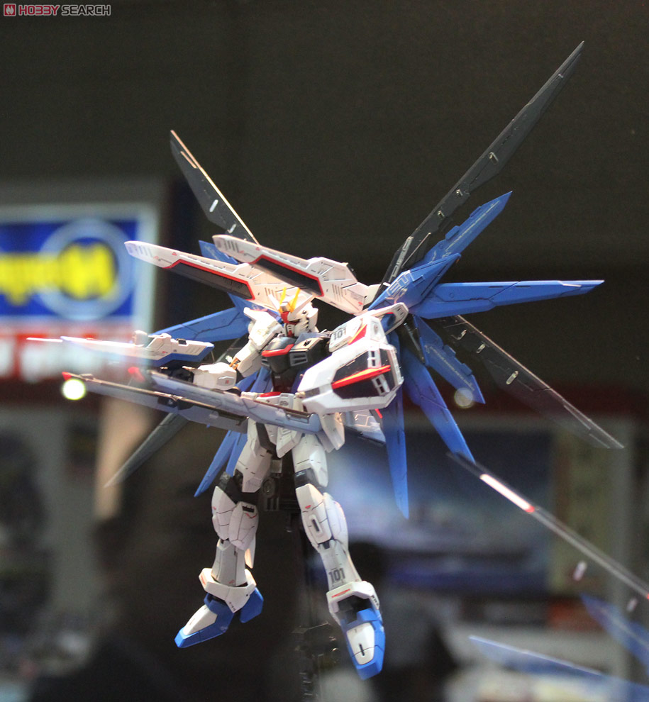 ĐỒ CHƠI FREEDOM GUNDAM RG 1/144 BANDAI MÔ HÌNH LẮP RÁP