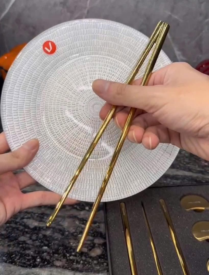 Set 6 đôi đũa inox 304 kèm 6 gác đũa hình vầng trăng Keller@Germany (màu vàng &amp; bạc) hàng chính hãng