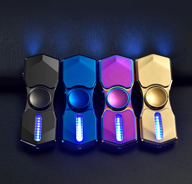 Bật Lửa Hột Quẹt Kiêm Đèn Pin Chiếu Sáng và Con Quay Spinner Chạy Chữ HAPPY, ILOVEYOU - 18 Hiệu Ứng Siêu Ngầu
