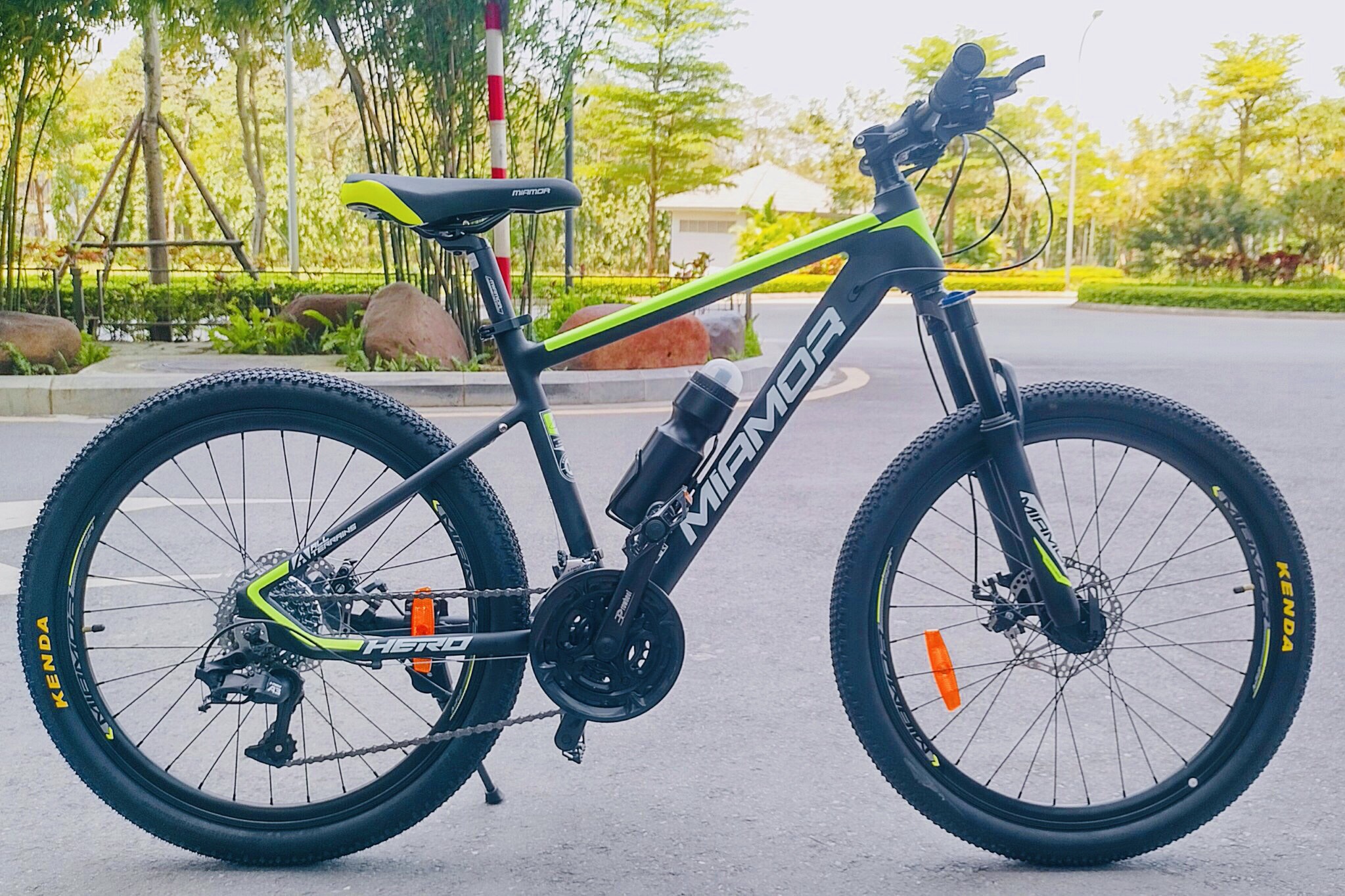 XE ĐẠP ĐỊA HÌNH MTB MIAMOR HERO SIZE 22-2022 ĐEN XANH DƯƠNG