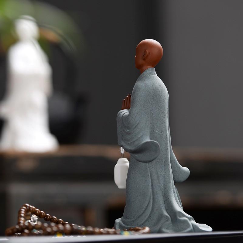 Tượng Gốm Đường Tăng - Đường Tam Tạ cầm đèn - gốm tử sa