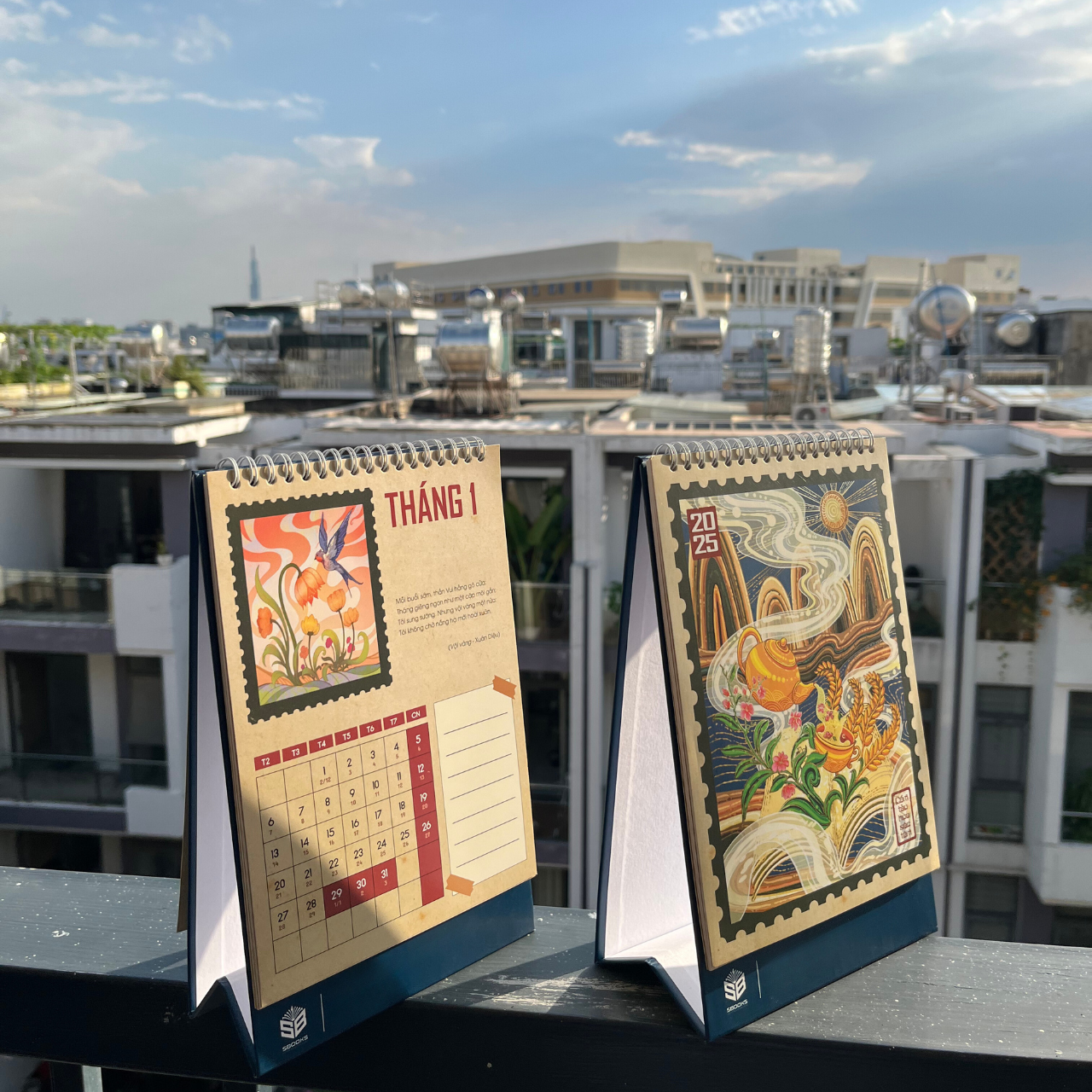 Lịch Lò Xo Để Bàn 2025 ( Có lịch âm) – Họa Tiết Cổ Điển - SBOOKS