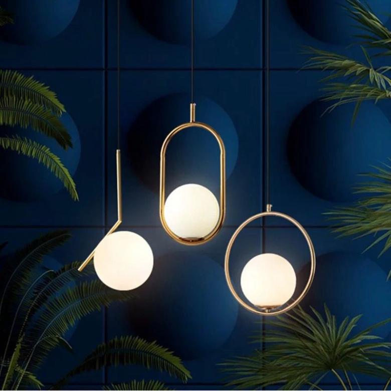 Đèn thả trang trí phong cách Bắc Âu thân vàng cầu đục D150