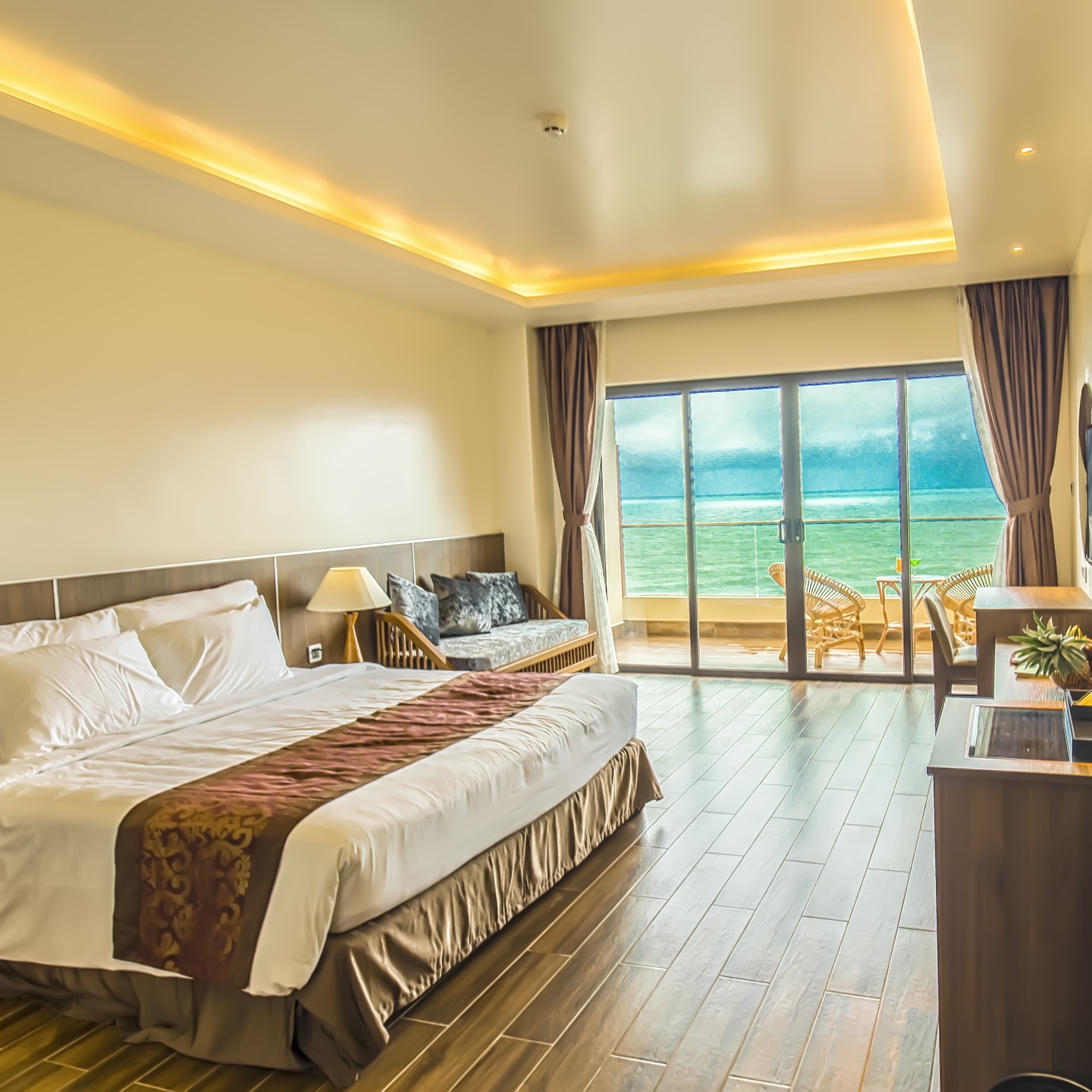 Coral Bay Resort 3* Phú Quốc - Bãi Biển Đẹp, Bữa Sáng, Gần Chợ Đêm, Ngay Trung Tâm Đông Dương