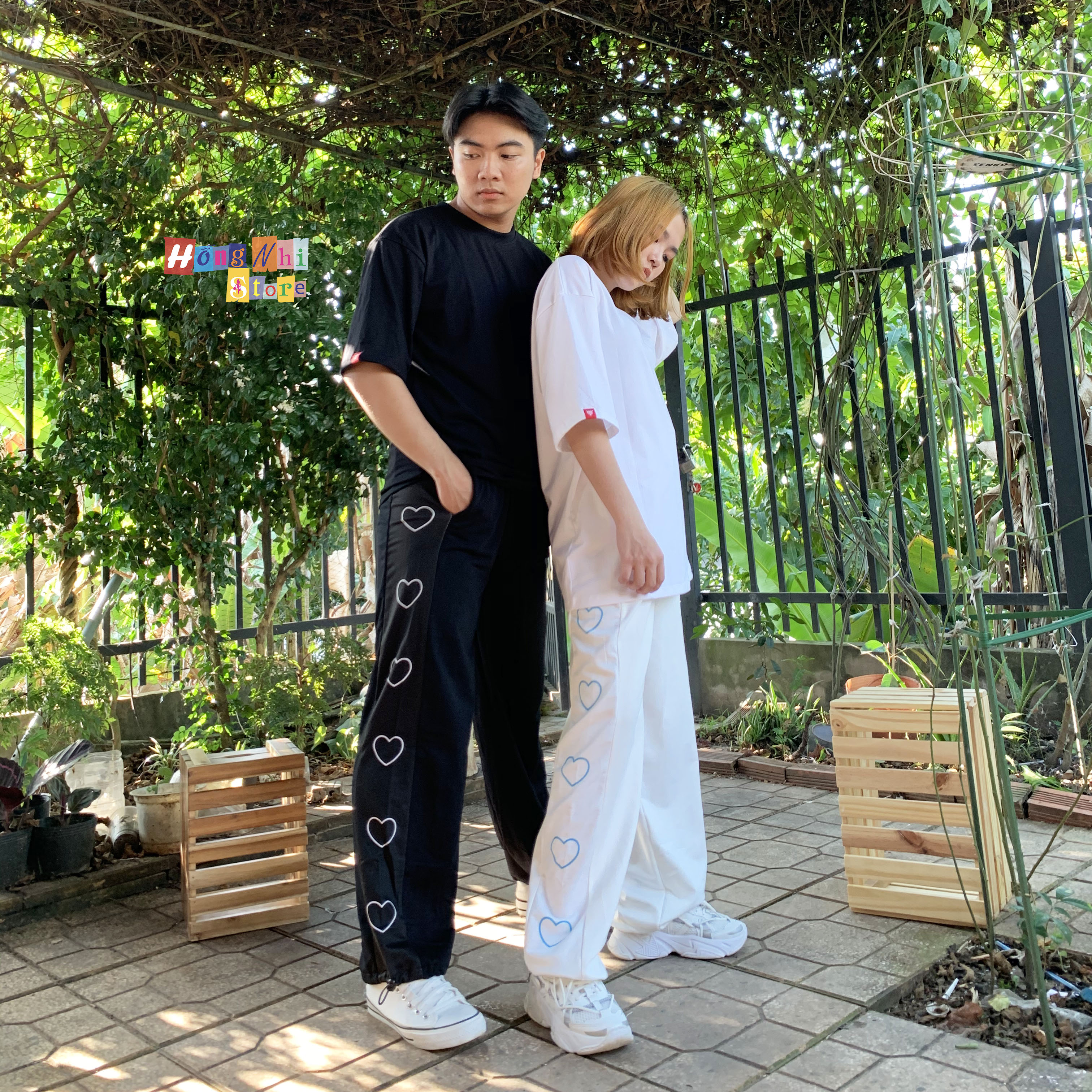 Quần Jogger Line Trái Tim Ulzzang Unisex Jogger Phối Sọc In Hình Dây Rút Lai Ống Rộng - MM