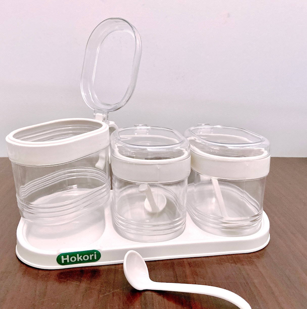 Set hũ đựng gia vị HOKORI nhựa trắng trong suốt kèm muỗng