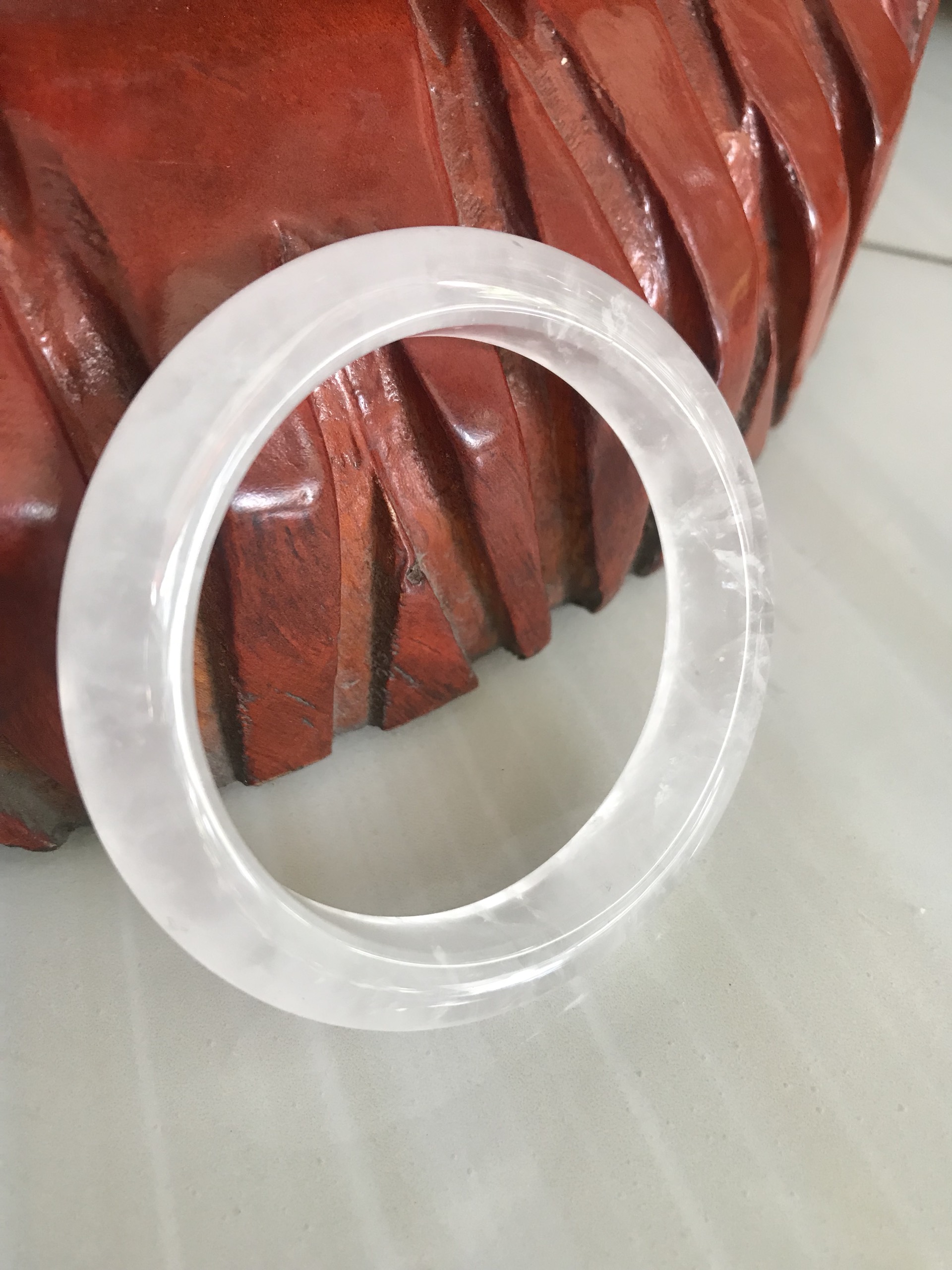 Vòng Thạch Anh Trắng Tự Nhiên Bản Hẹ Mới đẹp Ni 55mm Cao 12mm Dầy 9mm Màu trắng trong bóng đẹp Nữ mệnh Kim mệnh Thủy tay vừa đeo 50kg - 55 kg ạ