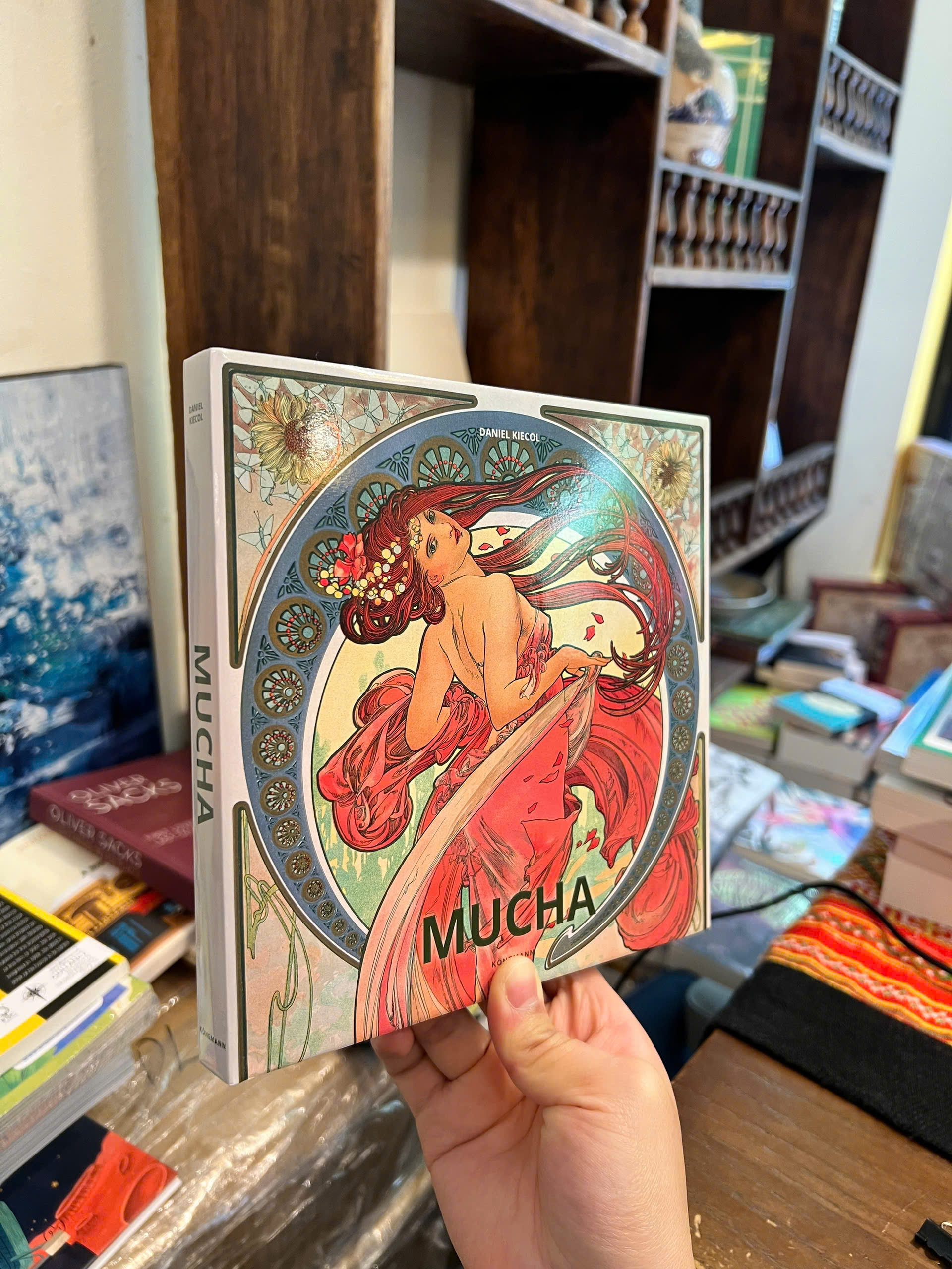 Sách - Mucha by Daniel Kiecol | Art & Design / Ngoại văn Bìa cứng / Nhập khẩu UK / Nghệ thuật