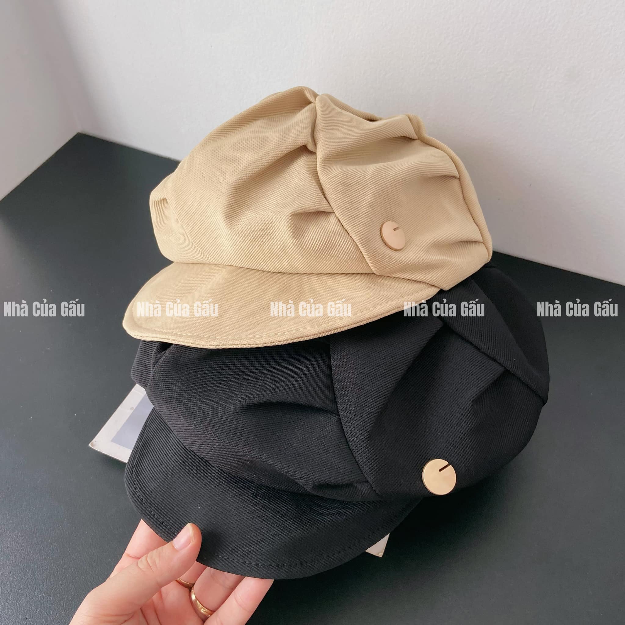 Mũ beret xếp ly đội được 2 kiểu khóa tròn