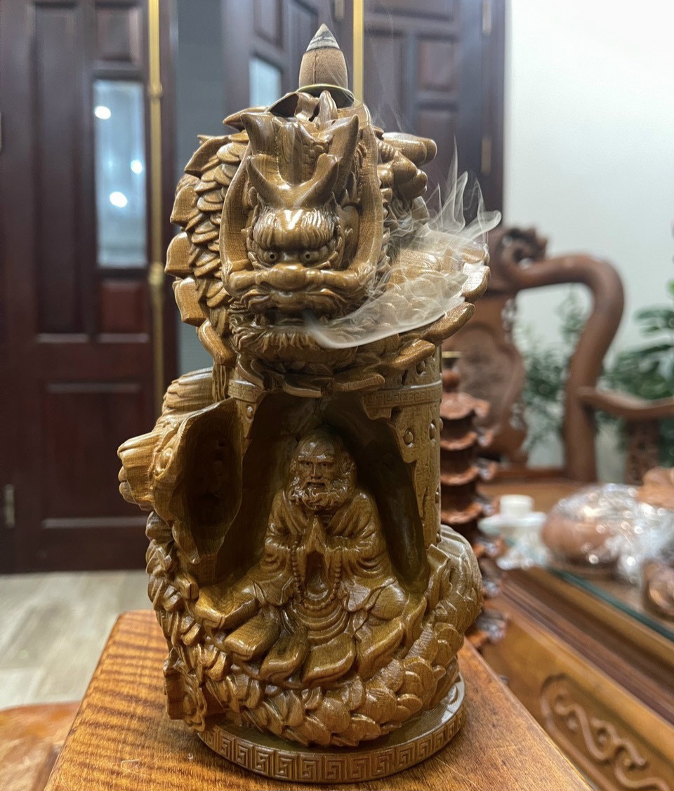 Tượng chuông đạt ma sư tổ xông trầm bằng gỗ bách xanh thơm nức kt cao 20×12cm