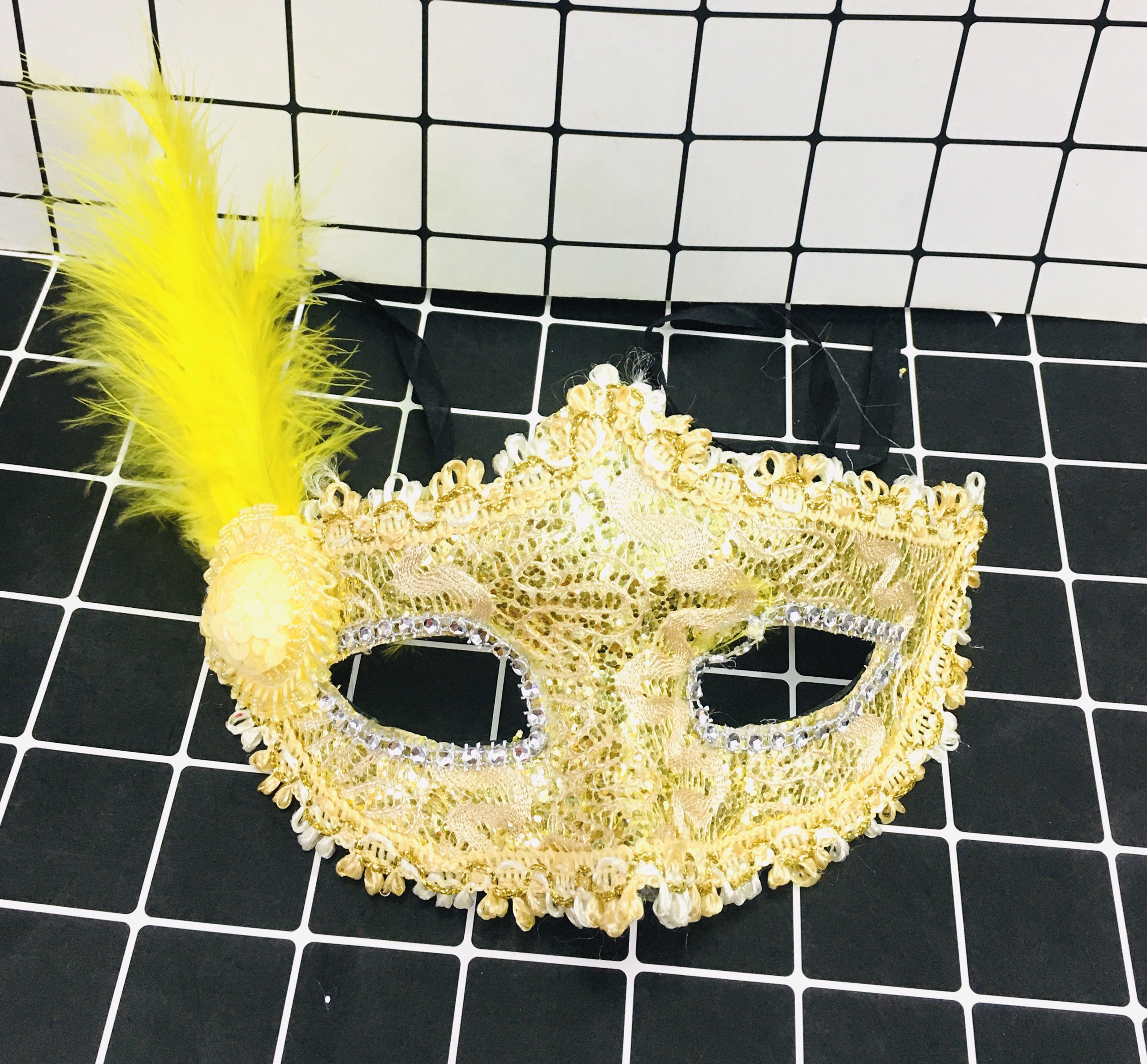Mặt nạ nửa mặt lông vũ ren hoa hoá trang halloween