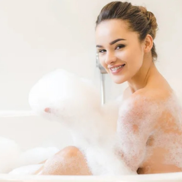 Sữa Tắm Trắng Mịn Da Bouncia Floria Body Soap