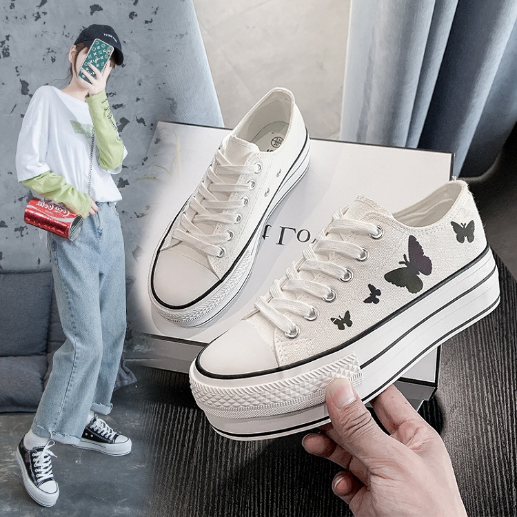 Giày sneaker nữ vải buộc dây độn đế 5 phân tăng chiều cao, hoạ tiết con bướm phản quang siêu xinh- xịn- thời trang 8278 (Tặng 1 đôi tất, vớ nữ -giao màu ngẫu nhiên)