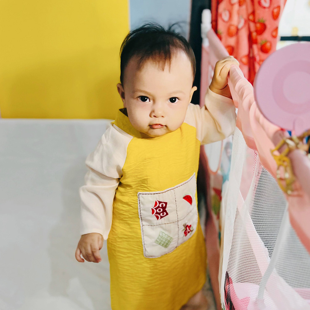 Áo dài Vàng bé trai bé gái thêu Tết chất đũi phối lụa vân mây mềm mát thấm hút tốt MamLa