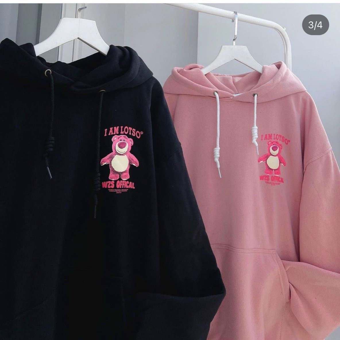 Hình ảnh Áo khoác hoodie chui đầu GẤU DÂU LOSTO màu đen và hồng form rộng vải nỉ lót bông khoác ngoài