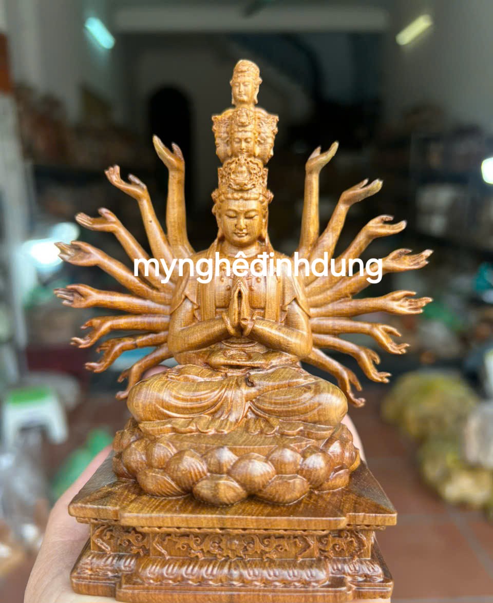 Tượng phật thiên thứ thiên nhãn bằng gỗ bách xanh thơm nức cao 15x12x8cm